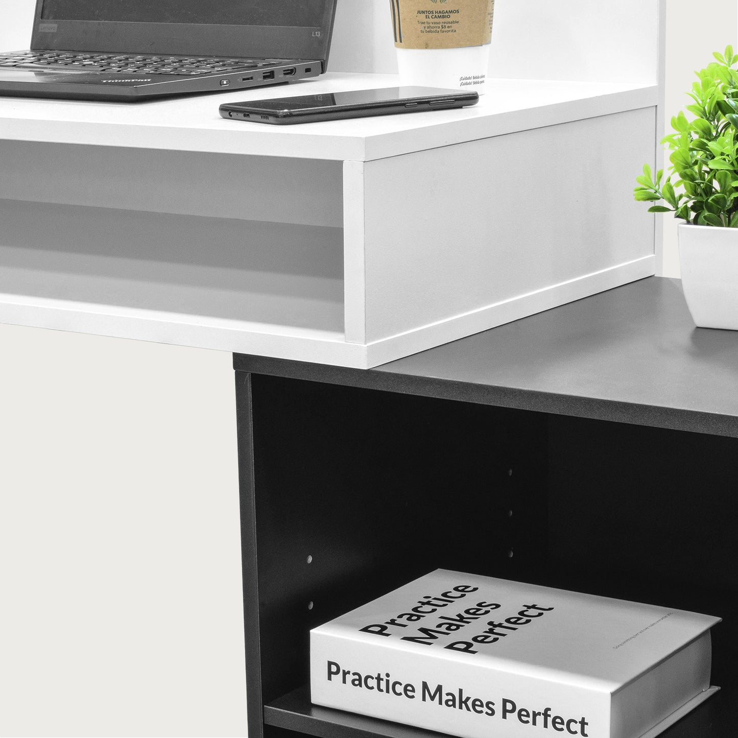 Escritorio con Entrepaño y Estantes Laterales