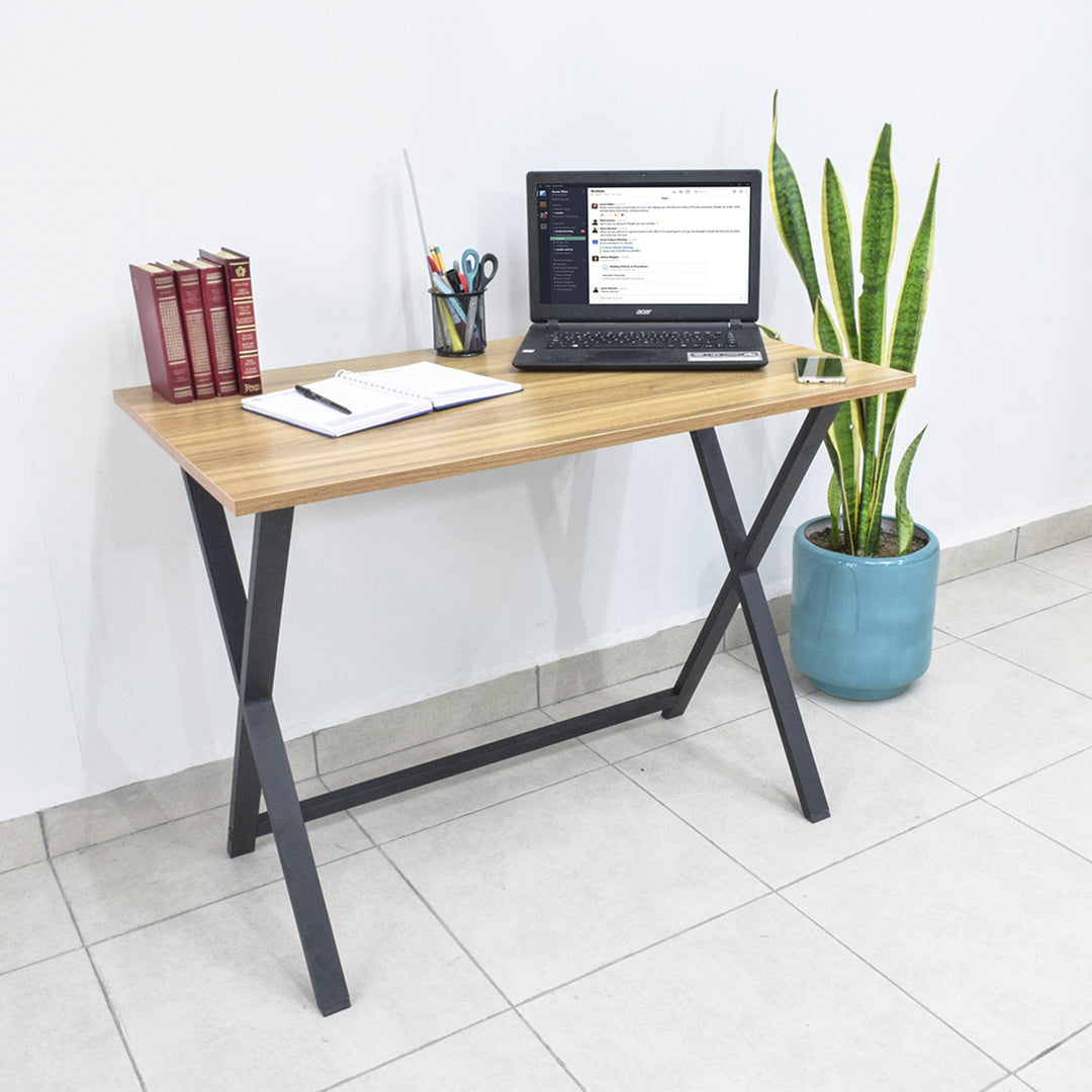 Escritorio Estilo Industrial con Base Cruzada