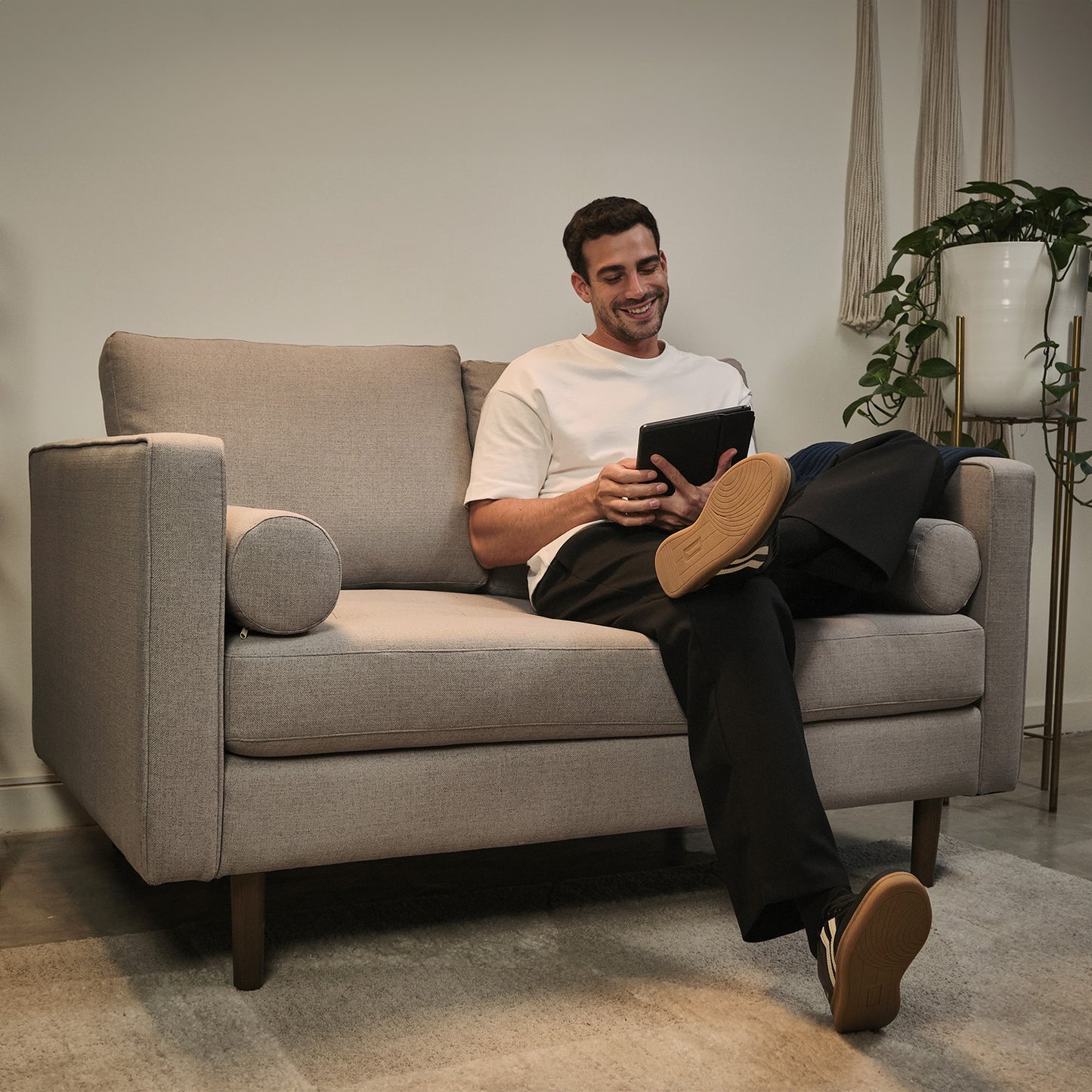 Sofá 2 Plazas Oviedo Tela Montreal