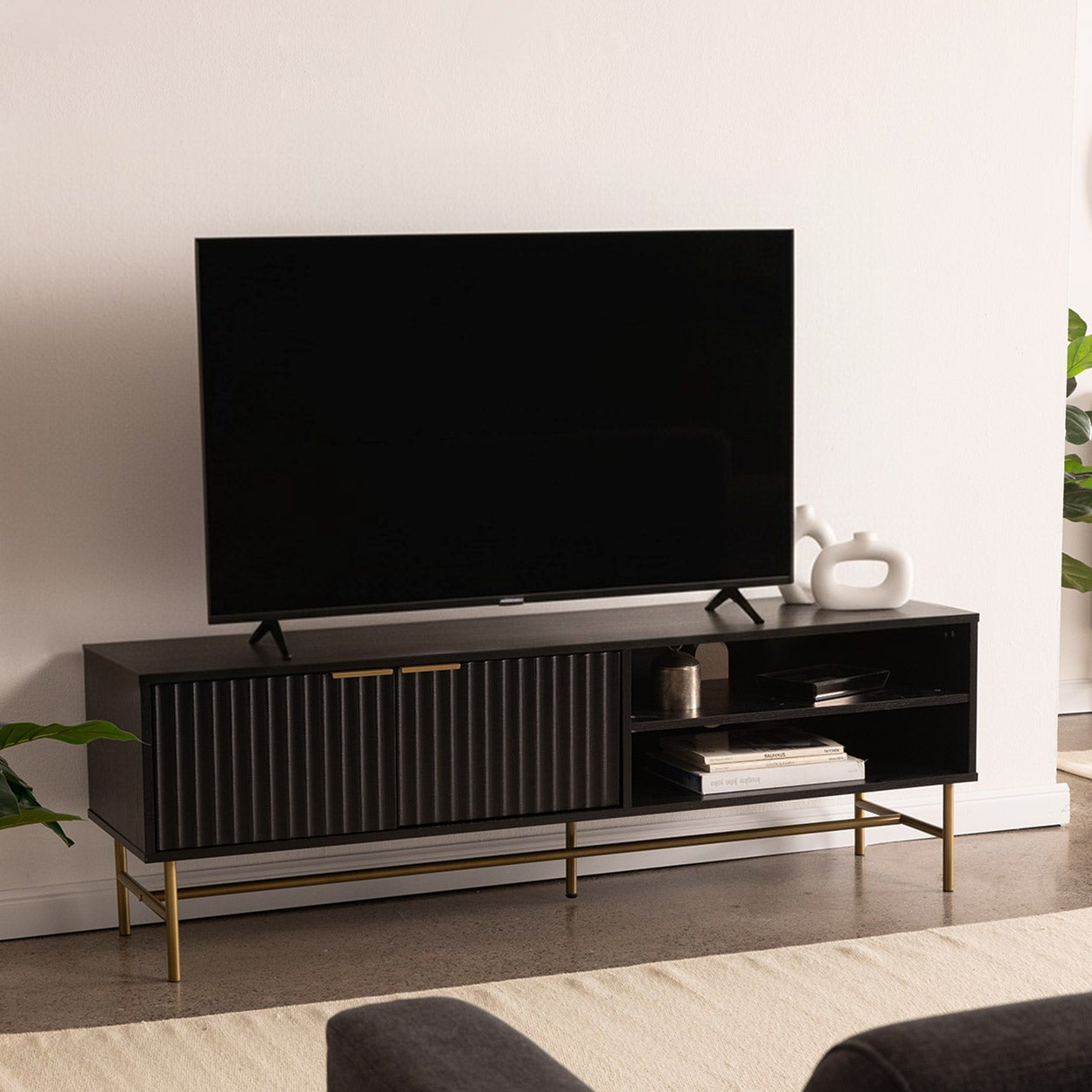 Mueble para TV Moderno Diseño Acanalado Negro y Dorado